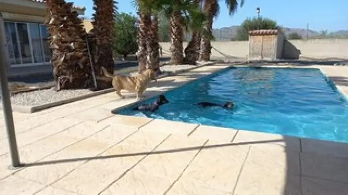 Villa de 4 Dormitorios en Venta - Retiro Campestre con Piscina