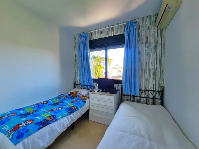 Casa-Villa de 3 Dormitorios en venta La Duquesa, España
