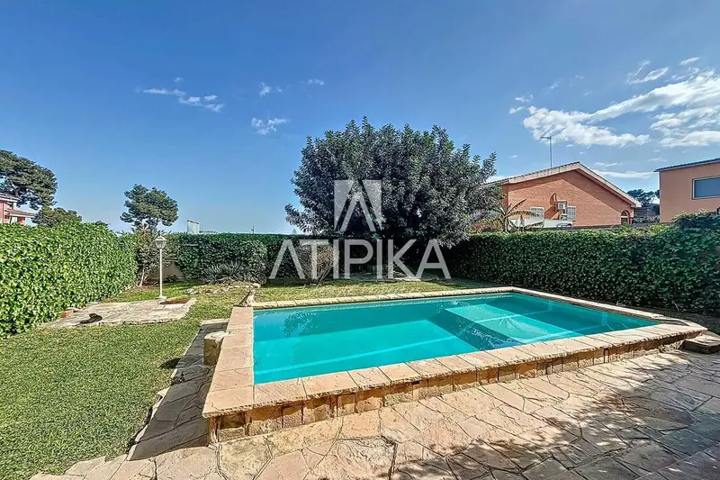 Chalet en Venta Castelldefels 565m2 4 Plantas Piscina Garaje