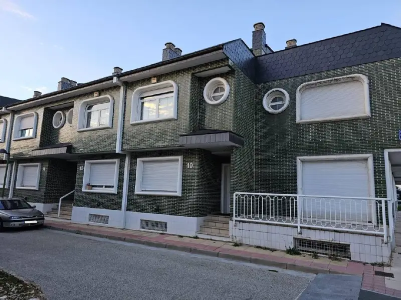 Venta Adosado de 3 habitaciones en Burgos - Ref: 8002
