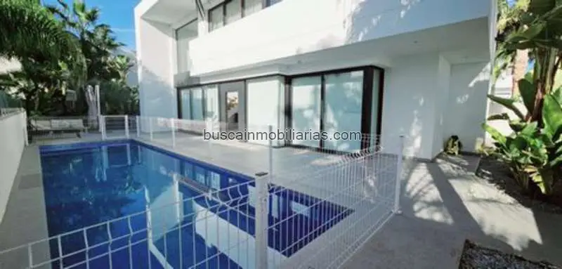 Villa en Venta en Dona Pepa Quesada 3 Dormitorios Piscina Privada