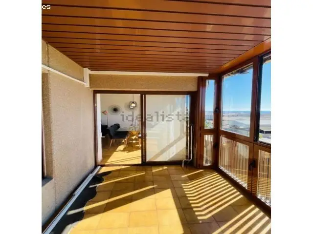 Lujo en Alicante Centro: Piso con Vistas al Mar y Servicios Exclusivos