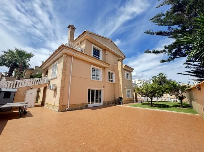 Villa en Venta 5 Dormitorios La Zenia Orihuela Costa