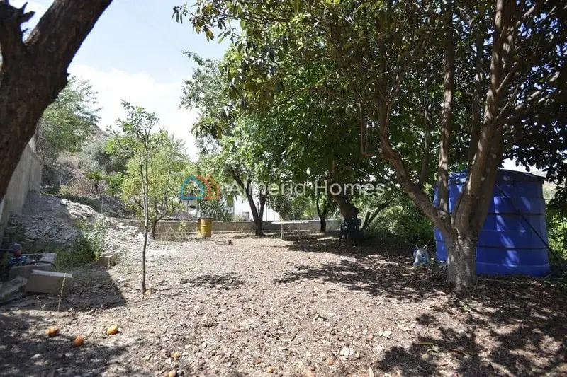 Casa Rural con 5 Dormitorios y 2800m2 de Terreno en Oria Almeria