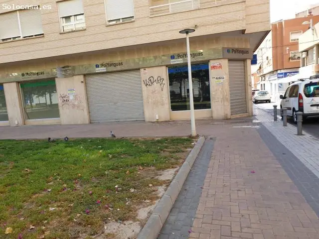 Local en Alquiler Elda 150m2 Salida de Humos