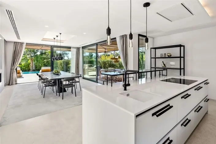 6 Bed Villa for sale