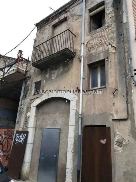 Parcela Rustica con Casa Antigua en Figueres