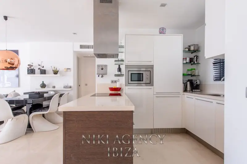 Chalet en venta en Ibiza con piscina privada y vistas al mar