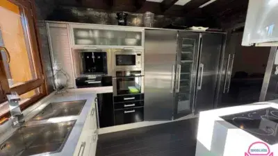 Chalet Pareado 3 Dormitorios 4 Baños en Urbanizacion Cerrada