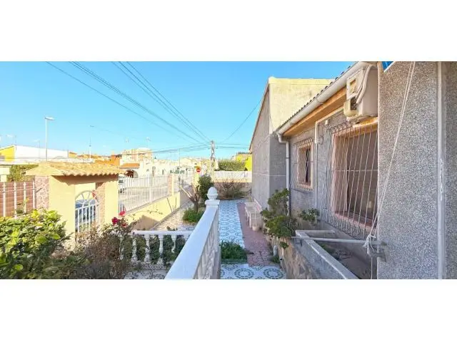 Chalet en Venta Torrevieja 4 Dormitorios Garaje Doble Terrazas
