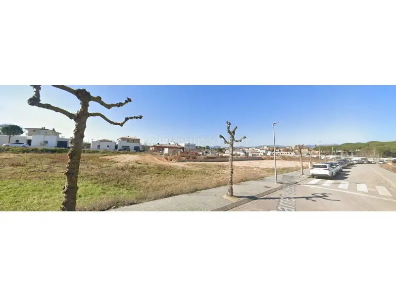 Venta Parcela 8 Viviendas Sils 4385m2 Alta Demanda
