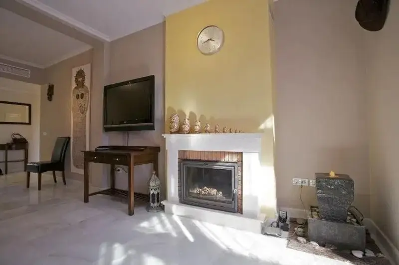 Apartamento en Estepona con Piscina y Seguridad 24h