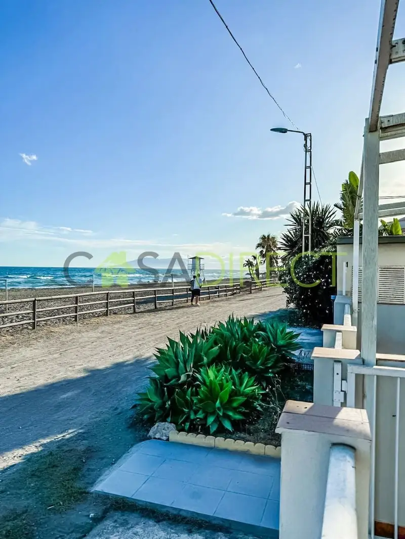 Apartamento en Primera Linea de Playa Torre Benagalbon Malaga