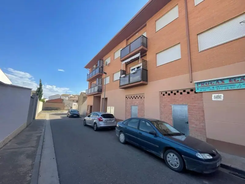 Local en Venta San Mateo de Gallego 200m2