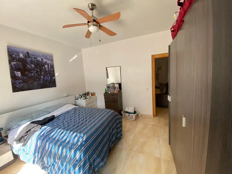 Casa con 2 dormitorios, 1 baño, garaje, solarium, piscina, trastero, parcela 400 m2