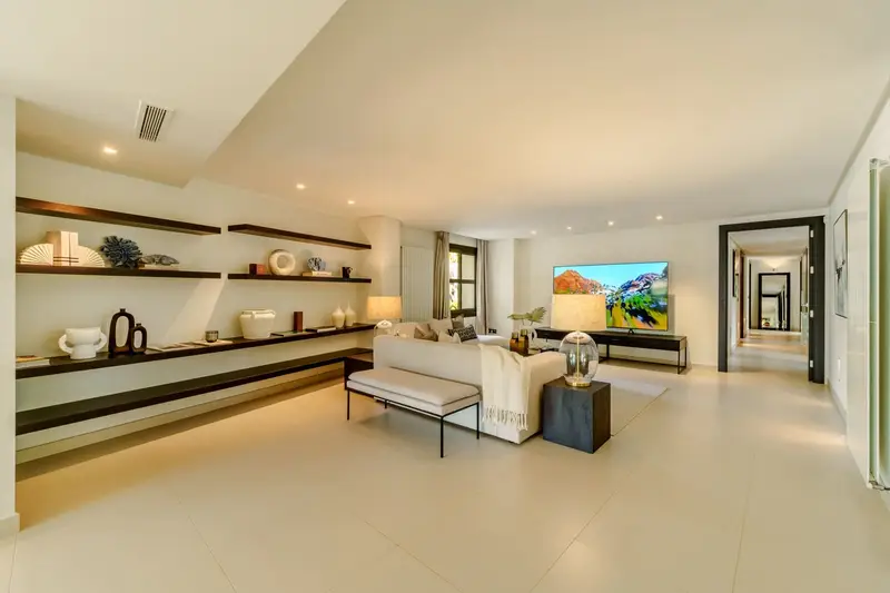 Chalet de Lujo en Venta en Marbella 5 Dormitorios Jardin Privado