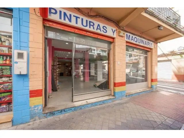 Gran Local Comercial en Zaidín 244m2