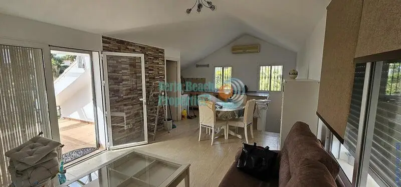 Casa de Campo con 2 Habitaciones y Apartamento en Nerja