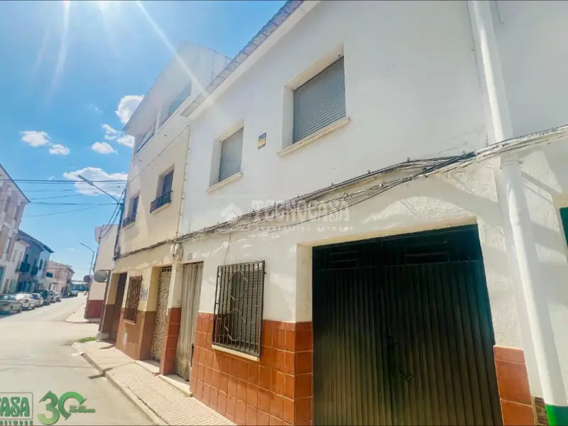 Casa en venta en Herencia: 2 dormitorios, cochera y terraza