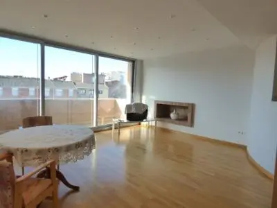 Casa con Ascensor en Manresa Ideal para Familias