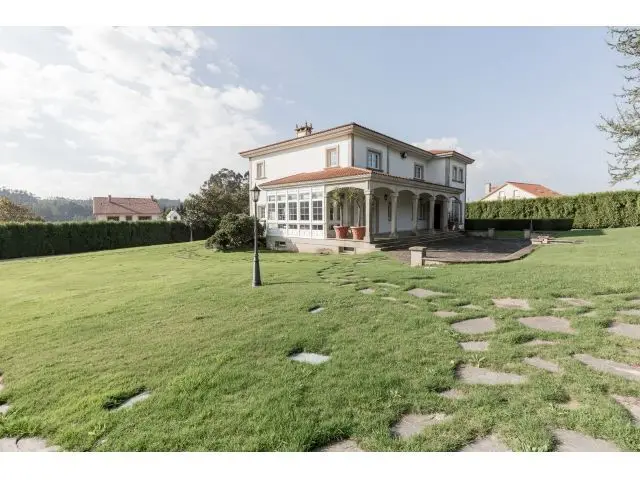 Villa de Lujo en Venta en A Laracha La Coruna