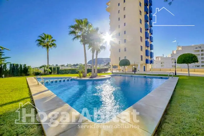 Ático en Calpe con Piscina y Terraza Cerca de la Playa