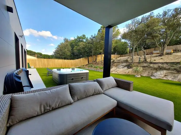 Villa 3 Dormitorios Costa Brava Moderna con Jardin y Jacuzzi