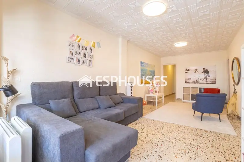 Apartamento en Guardamar Playa: 3 Dormitorios, 2 Baños, Garaje y Terraza