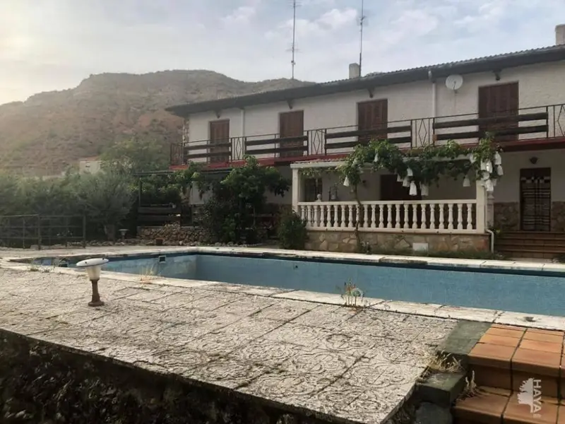 Piso en Romanones con 3 habitaciones y 2 baños