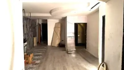 Casa pareada con local comercial en Manresa