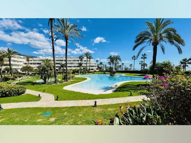 Apartamento 3 Dormitorios Puerto Banus Frente al Mar