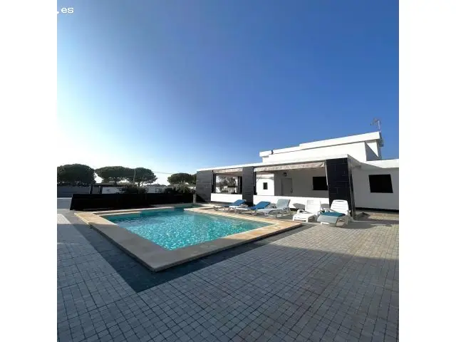 Chalet con Piscina Privada en Chiclana de la Frontera