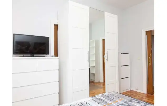 Apartamento 7 Dormitorios Plaza Espa




a Madrid