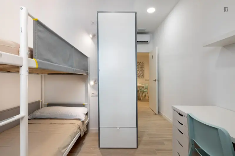 Habitacion Individual con Baño Privado en Residencia Estudiantil Sants Badal
