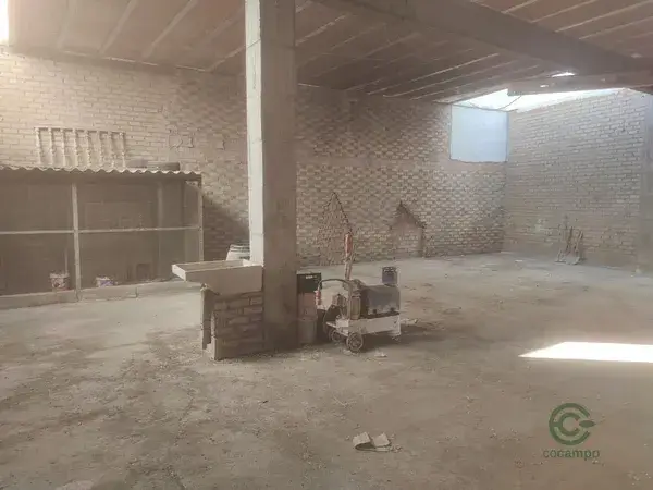 Nave Industrial con Posibilidad de Vivienda en Brenes