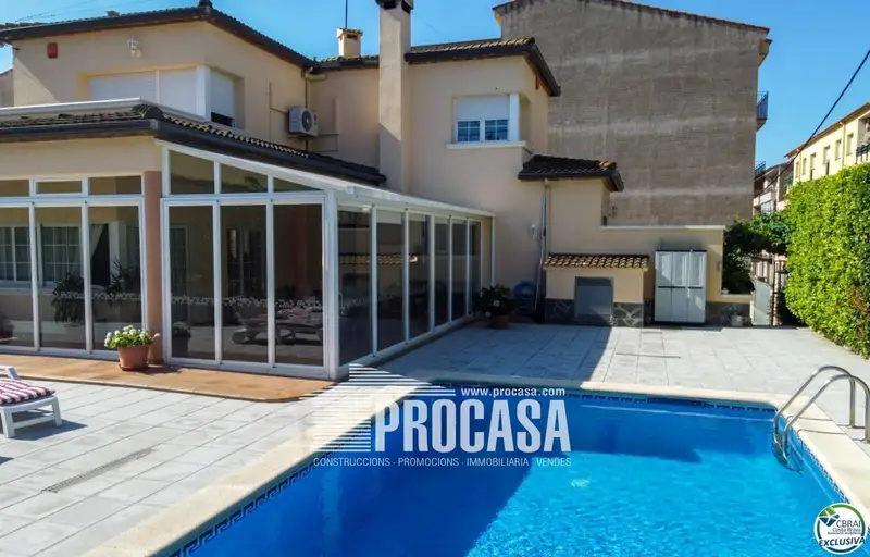 Chalet en venta en Roses Girona cerca de la playa