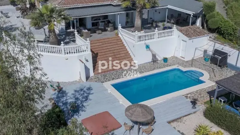 Chalet en Venta Viñuela 4 Dormitorios 3 Baños Vistas Lago