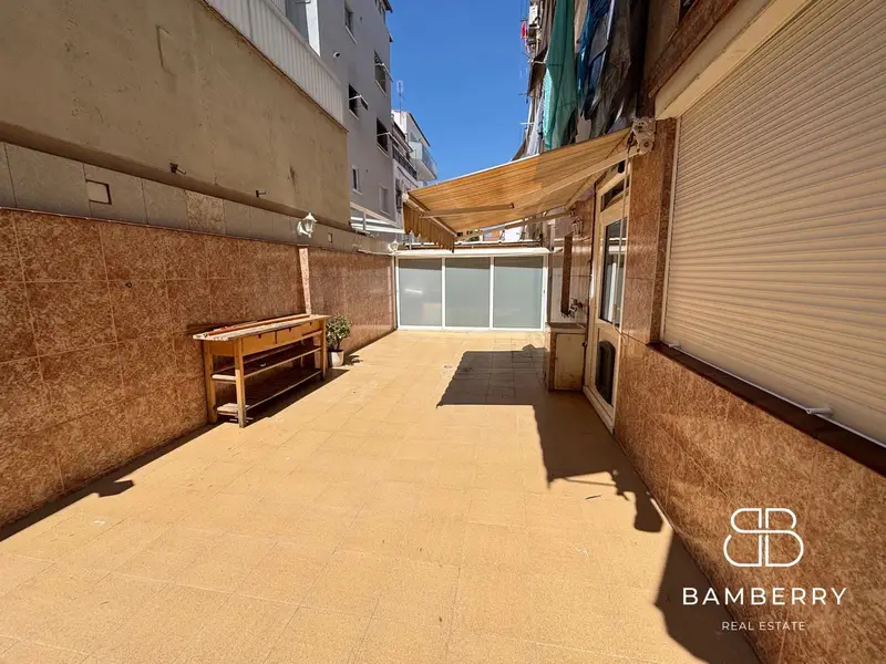 Planta Baja en Castelldefels con Terraza de 50m2