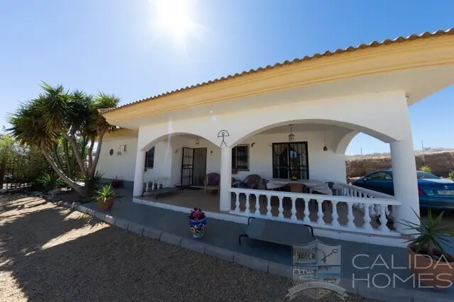 Villa 3 Dormitorios en Venta El Cucador Zurgena