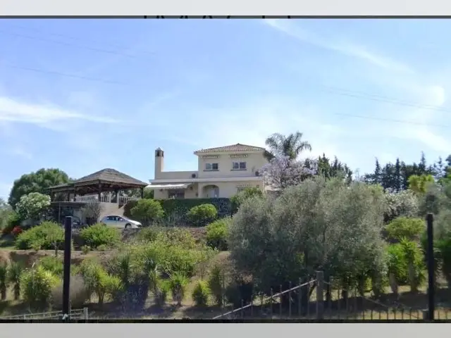 Finca con Vistas Impresionantes en Mijas