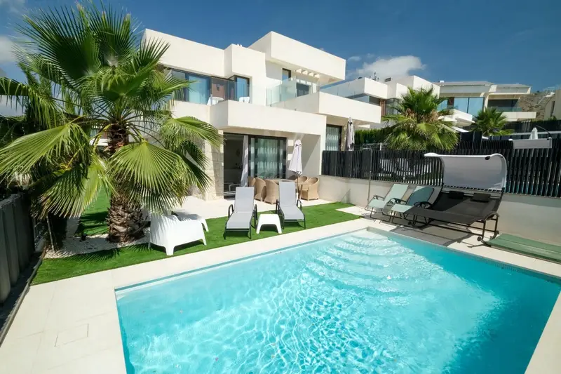 Chalet en Alquiler Finestrat con Piscina Privada