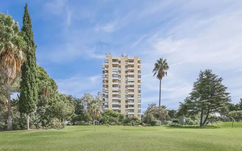 Estudio en Nueva Andalucia con Vistas al Mar