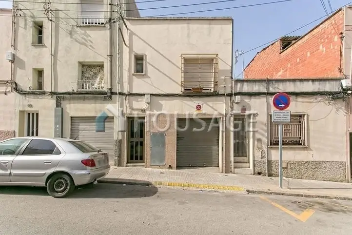 Piso en venta en Terrassa con 4 dormitorios y trastero