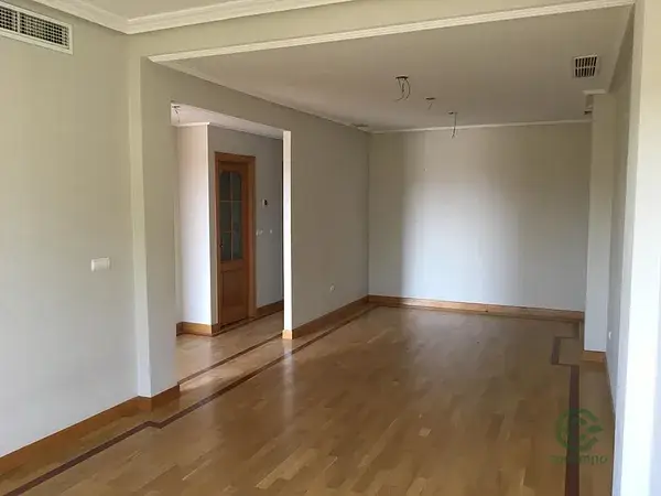Chalet Pareado en Mirabueno con Piscina y Zonas Comunes