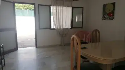 Dúplex en Venta Los Barrios - Cerca de la Playa y Servicios