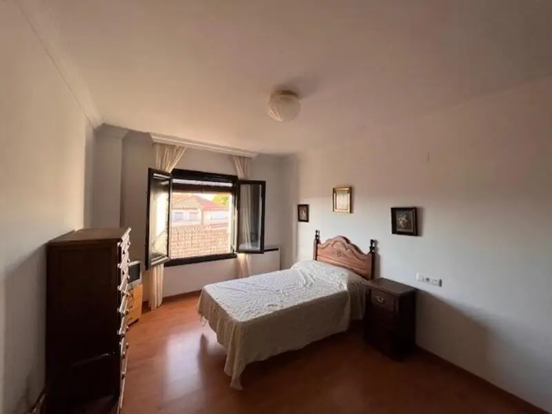 Apartamento 4 Dormitorios en La Zubia Gran piso 159m2