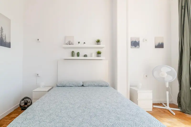 Habitacion Doble con Balcon en Piso Compartido en Eixample