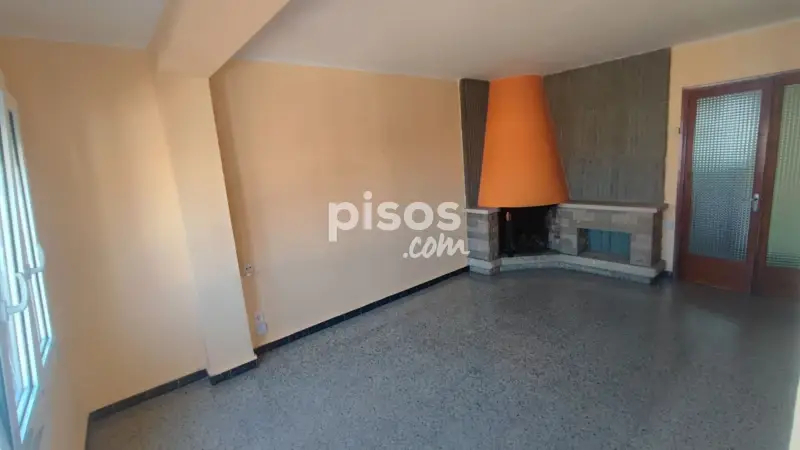 Piso en Venta Taradell: Amplio y Luminoso con Terraza