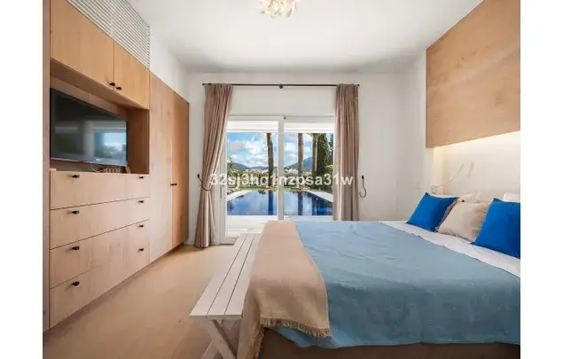 Villa de Lujo 5 Dormitorios Nueva Andalucía Primera Línea de Golf