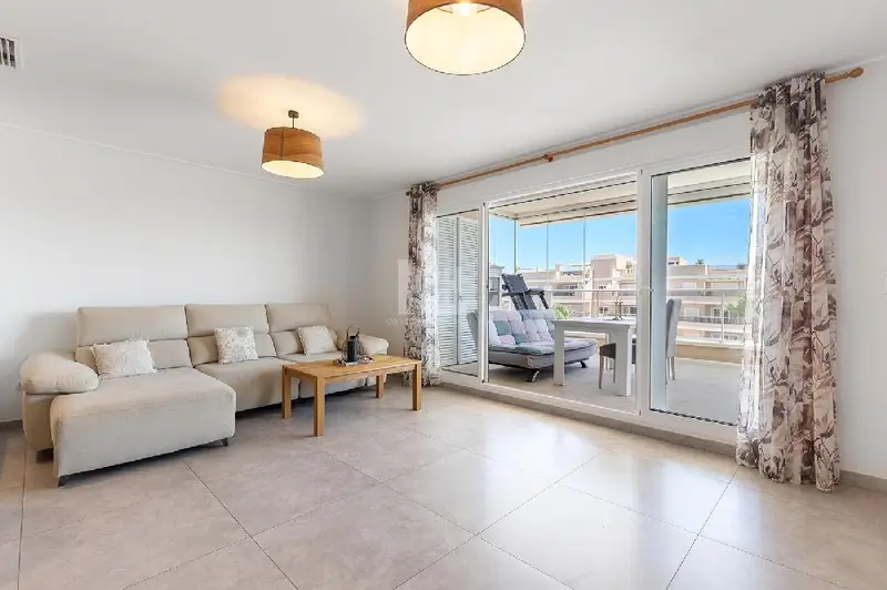 Apartamento en Villamartin con Terraza y Piscina